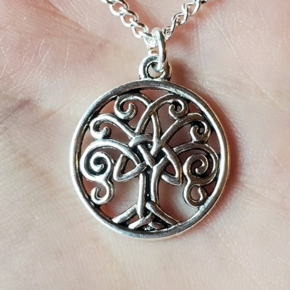 NWOT Silver Celtic Tree of Life Circle Necklace - Picture 3 of 8